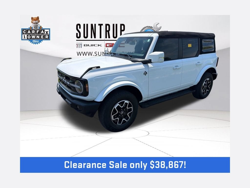 2024 Ford Bronco Outer Banks in White_ — front three-quarter view
