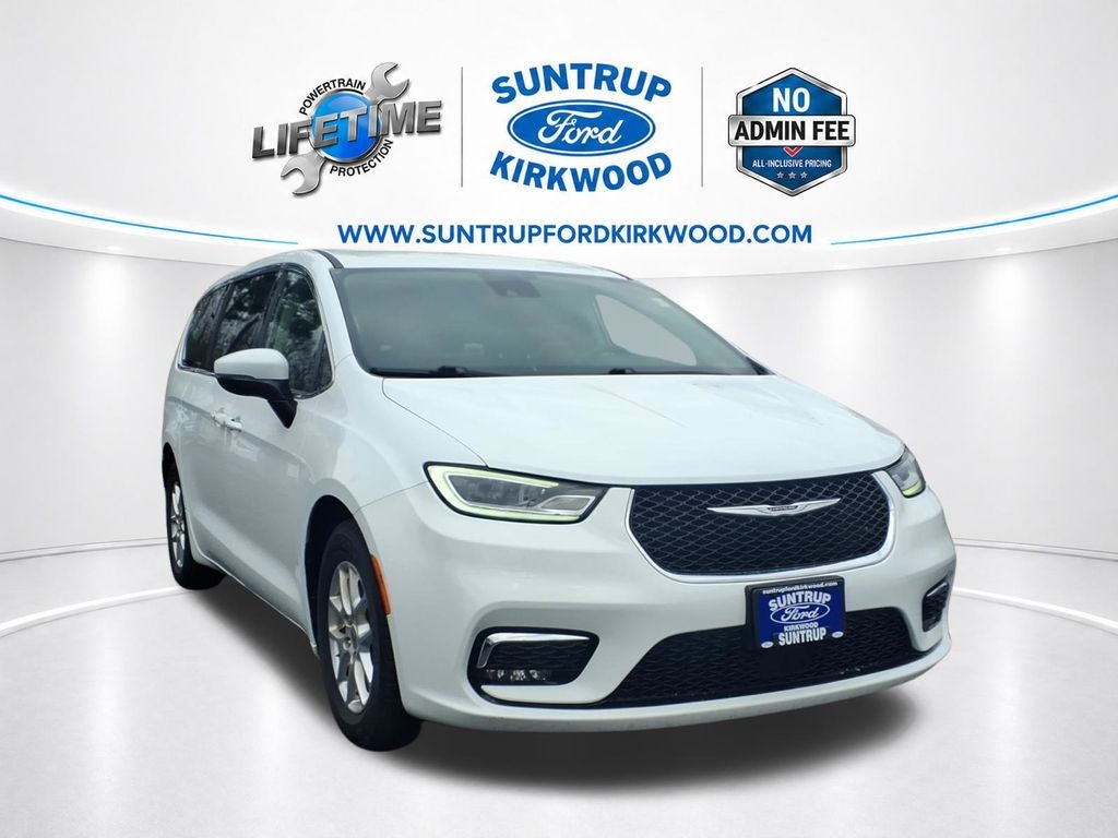 2023 Chrysler Pacifica — side profile view