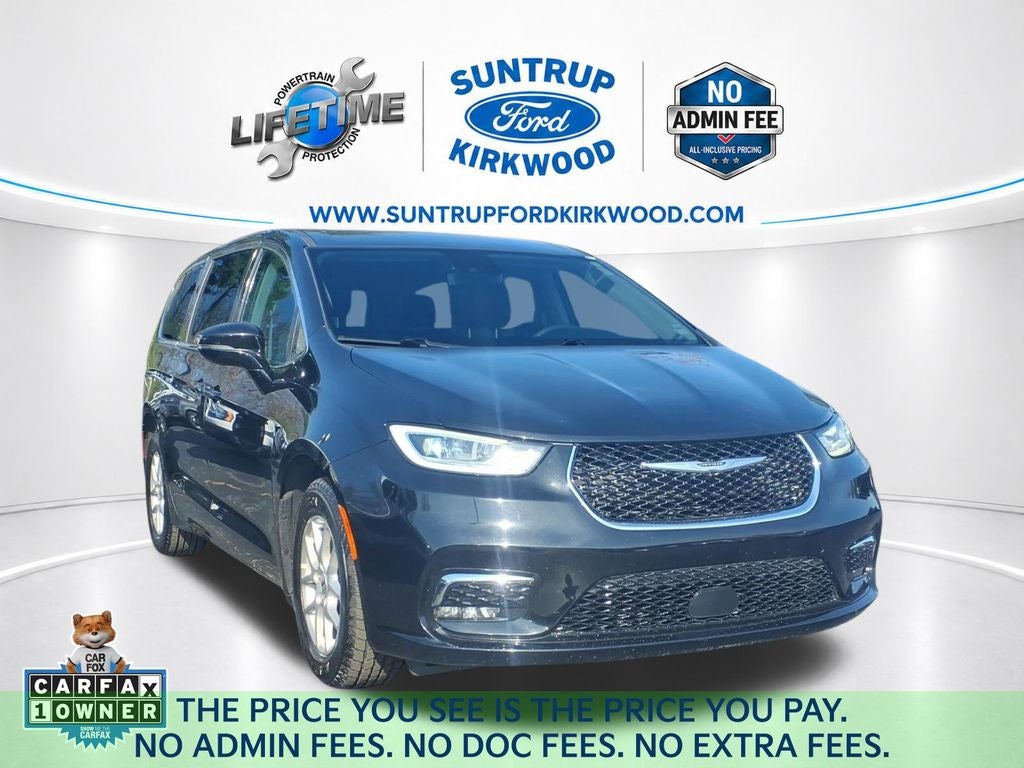 2024 Chrysler Pacifica Touring L in Diamond Black Crystal Pearlcoat — front three-quarter view